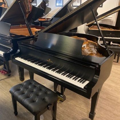 /pianos/pre-owned-pianos/used-grand-pianos/Steinway-and-Sons-Model-M-5’7-grand-piano-