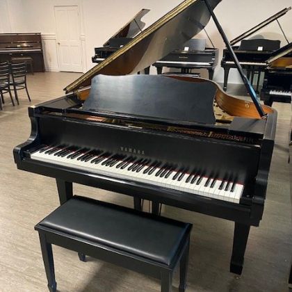 /pianos/pre-owned-pianos/used-grand-pianos/Yamaha-C3-6’1-grand-piano-in-satin-ebony