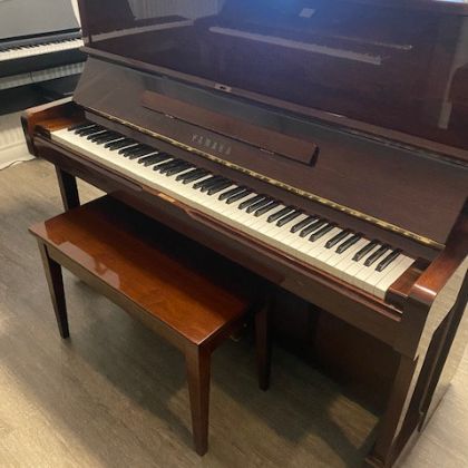 /pianos/pre-owned-pianos/used-upright-pianos/Yamaha-U1-48”-Studio-upright-piano