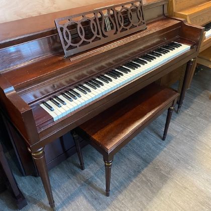 /pianos/pre-owned-pianos/used-upright-pianos/Everett-console-piano