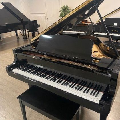 /pianos/pre-owned-pianos/used-grand-pianos/Young-Chang-5’2-baby-grand-piano