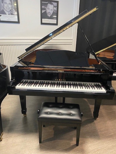 Yamaha factory refurbished C5 6’6 Grand Piano