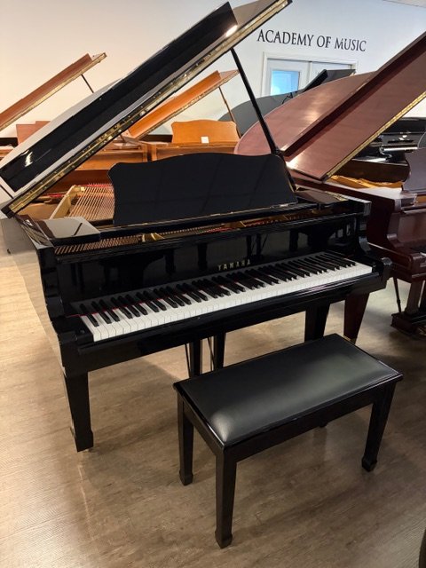 “Like New” Yamaha G2 5’7 Grand Piano 