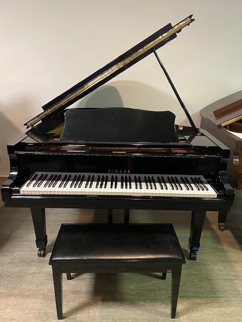 Yamaha C3 6’1 grand piano 