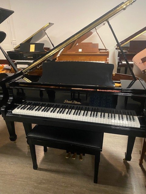 Pearl River 4’11 Petite Baby Grand Piano