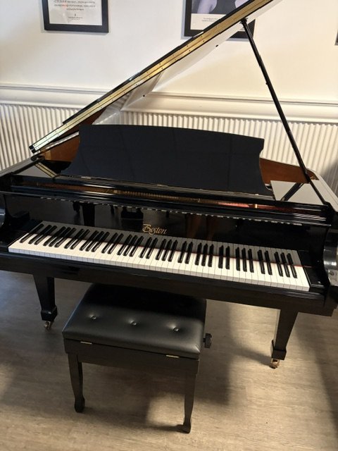 Boston 5’1 baby grand piano